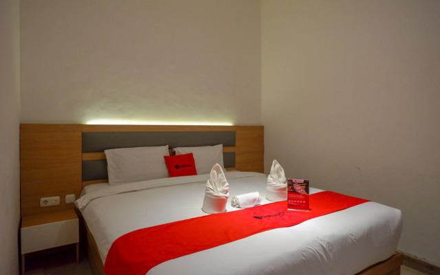 RedDoorz Plus @ Losari Makassar