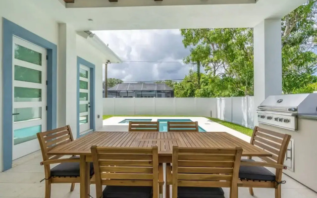 Stunning Vanderbilt Beach House With Heated Pool