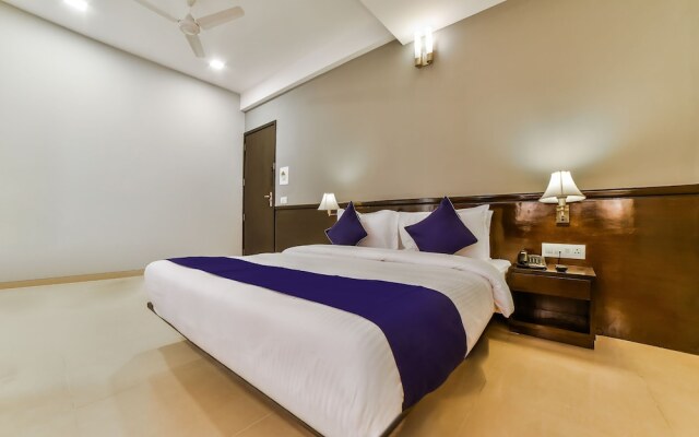 OYO Flagship 27068 The Sapphire Comfort Hotel