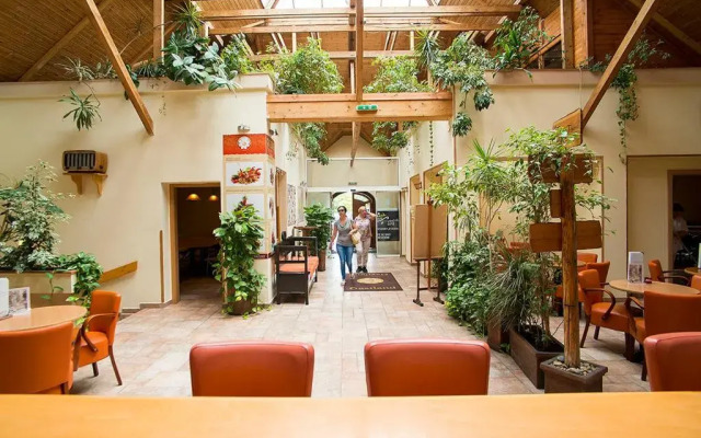 Gastland M0 Hotel & Restaurant & Conference Center