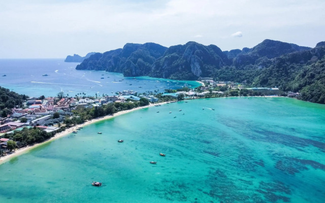 Phi Phi Cozy Seafront Resort