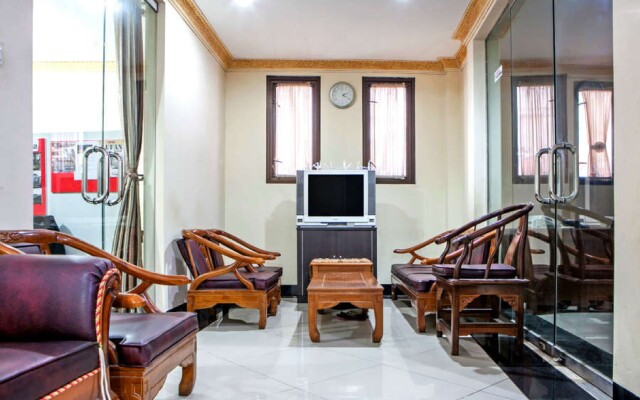 RedDoorz Plus near Isola UPI