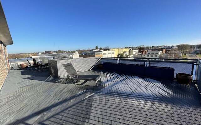 Continental Apartment- 2-bed Penthouse Farnborough