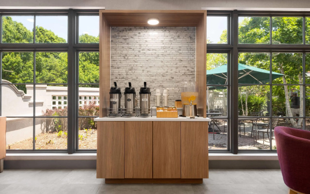 La Quinta Inn & Suites by Wyndham Raleigh Cary