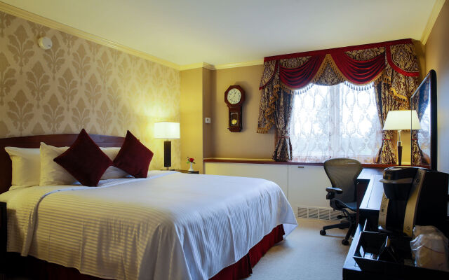 The Drake Oak Brook, Autograph Collection