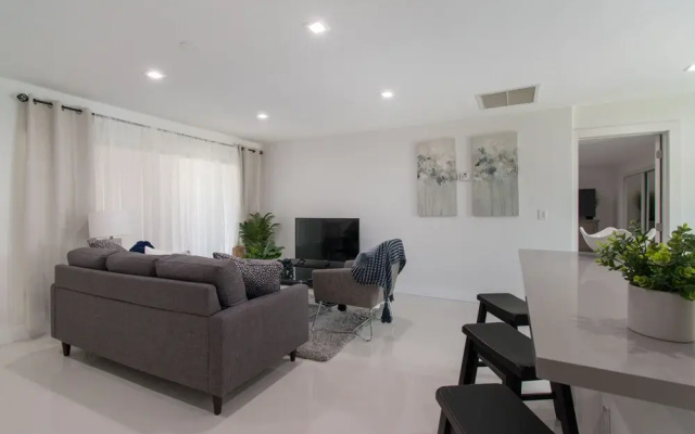 Dania Beach Beauty 3BR with Hot Tub