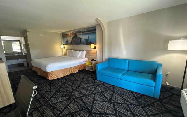 Days Inn & Suites by Wyndham Stockbridge South Atlanta
