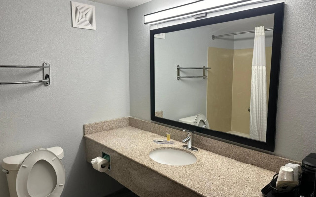 Super 8 by Wyndham Alexandria LA