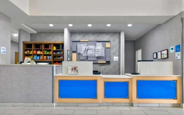 Holiday Inn Express Hotel & Suites Kansas City - Grandview