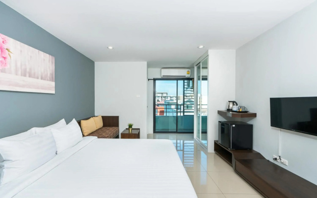 De Botan Srinakarin Hotel & Residence