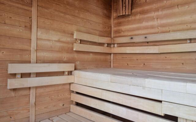 Pleasant Holiday Home with Sauna and Jacuzzi in Courtil