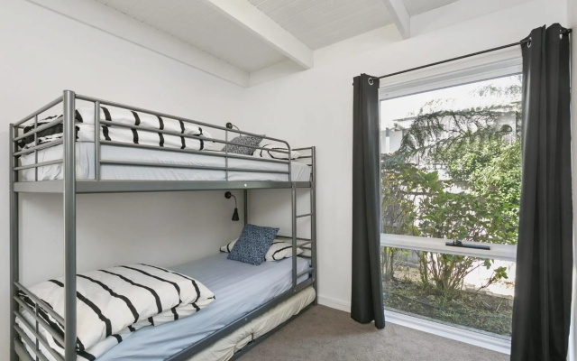 Mysa Anglesea Sleeps 7 WiFi Netflix Cafes Shops – Guest Rooms – Anglesea