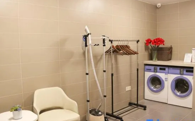 Homeinn Selected Hotel (Guangzhou Panyu Chimelong Xiatao Subway Station)