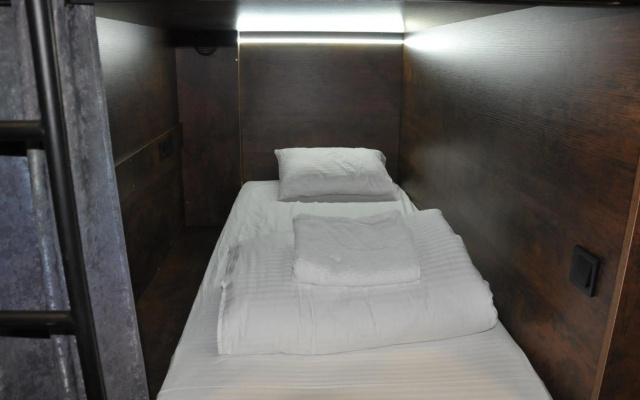 Full House Hotel & Capsule Hostel, Rivne