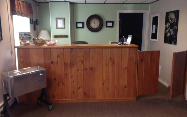 Colonial Valley Motel