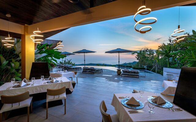 Golden Pineapple Villas