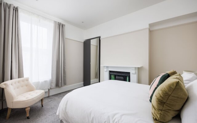 Luxurious 4 Bed House - Sleeps 8