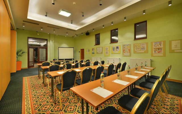 Maximilian Lifestyle Resort