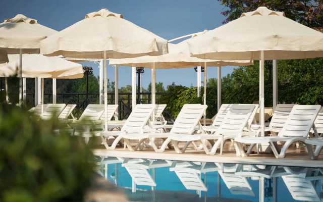 Seaden Corolla Hotel