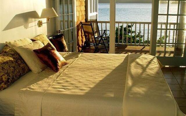 Fort Recovery Beachfront Villa & Suites Hotel