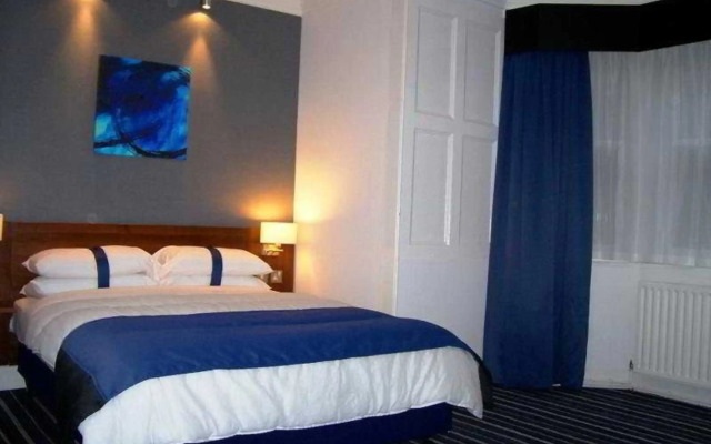 Piries Hotel