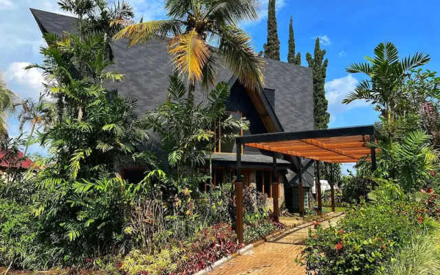 Villa 4-BR Klub Bunga No. 10 Batu Malang