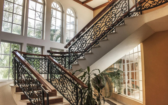 La Esmeralda en el Encanto Hotel Petit