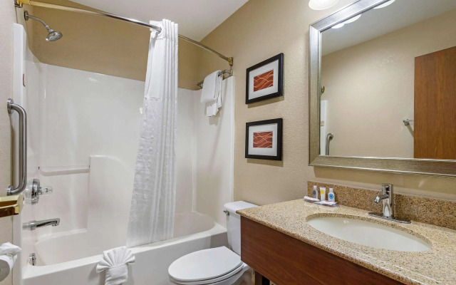 Comfort Inn & Suites Springfield I-44