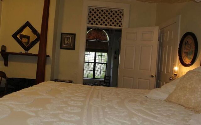 Corners Mansion Inn - A Bed & Breakfast