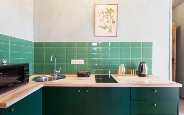 Wehost Sunny Apartment