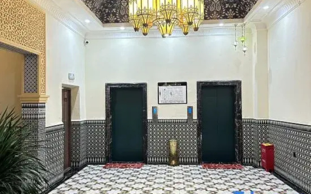 Eagle Hotel plus