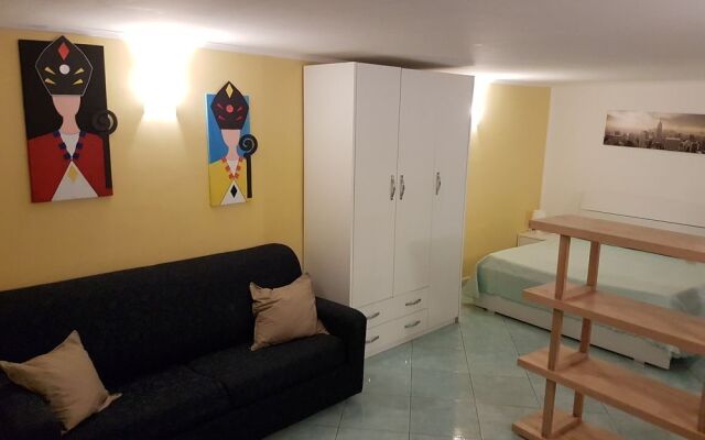 Sulle spalle della Regina