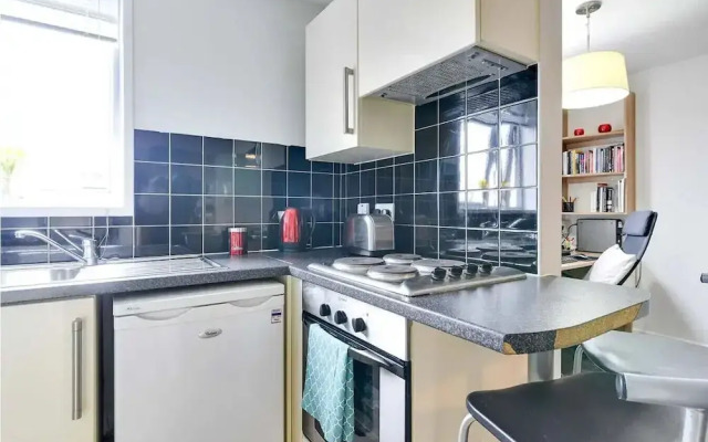 Student Spacious Studio at Islington II