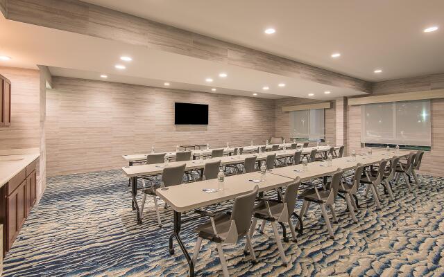 Holiday Inn Express & Suites Norwood-Boston Area, an IHG Hotel