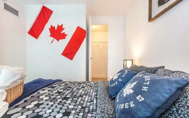 CN Tower & Lake View, Luxury Condo in Downtown