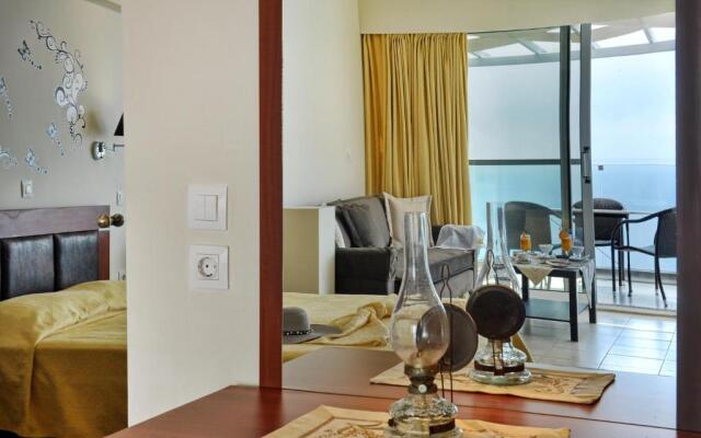 Golden Fox Studios and Suites