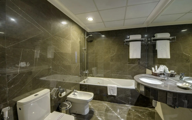 Monroe Hotel & Suites