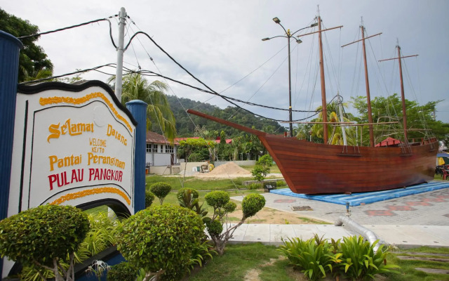 Anjungan Beach Resort