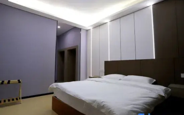 Yining Yimu Business Hotel