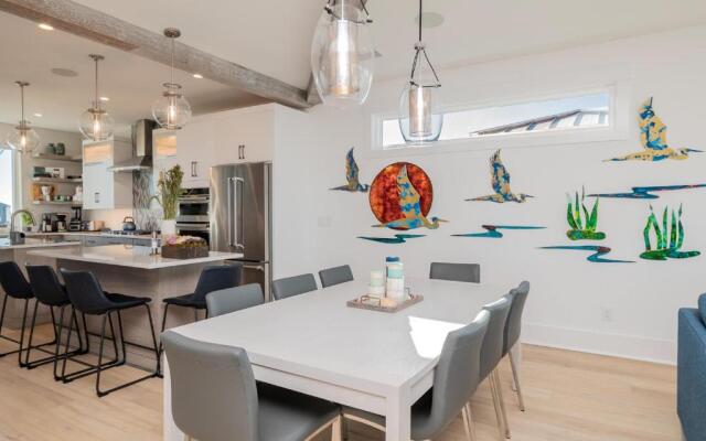 Golden Hour by Oak Island Accommodations