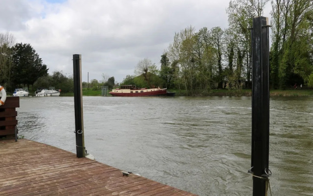 Thames Retreat
