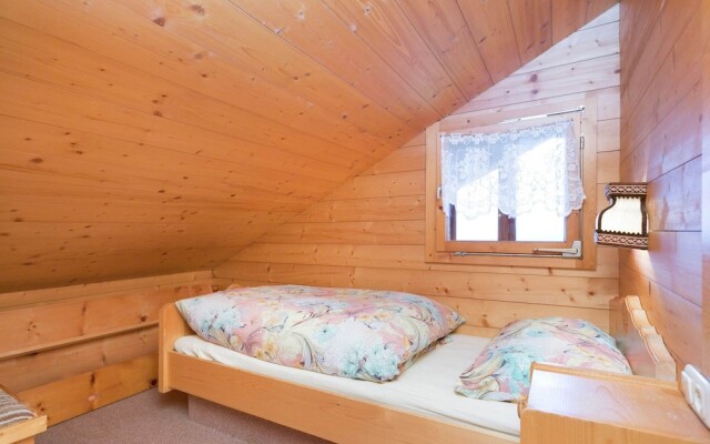 Beautiful Mountainside Chalet in Konigsleiten