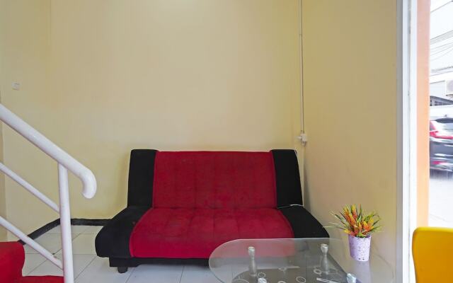 OYO Life 91727 Luxury Homestay Sidoarjo