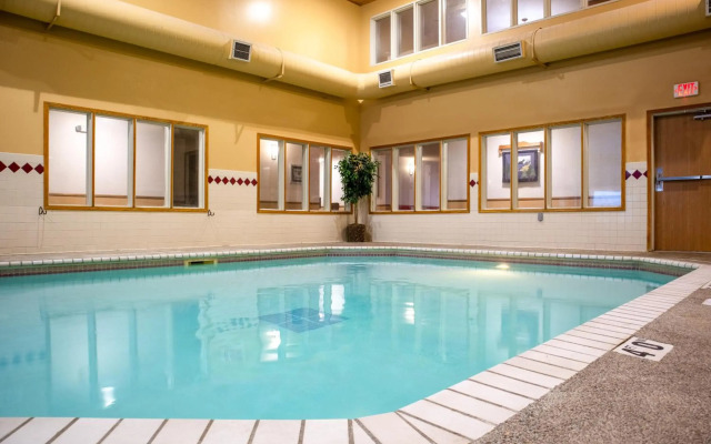 Norland Inn and Suites Roseau