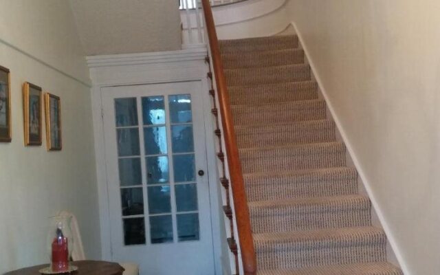 Fairmont House Bed & Breakfast