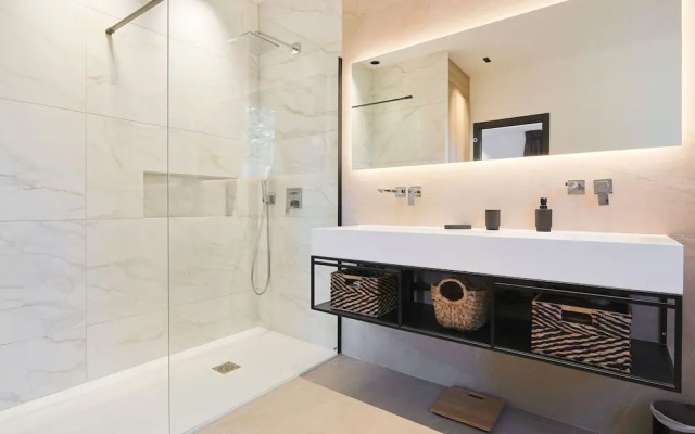 Villa Deva - 5 Bedrooms - Heated Pool