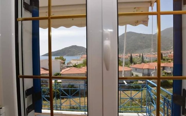 Matina Apartments Tyros