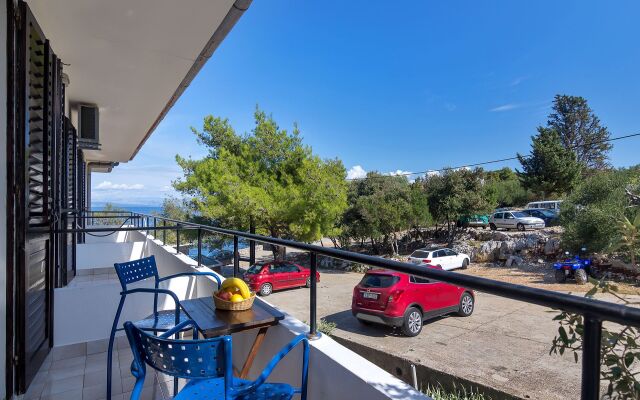 Room Ana - 5 m from beach: R11-24 Cove Pokrivenik, Island Hvar