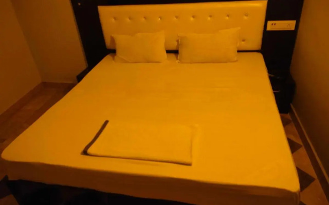 Oyo 703186 Palace Hotel