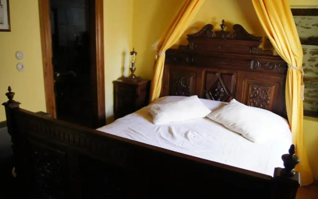 B&B Ta Xelidonakia